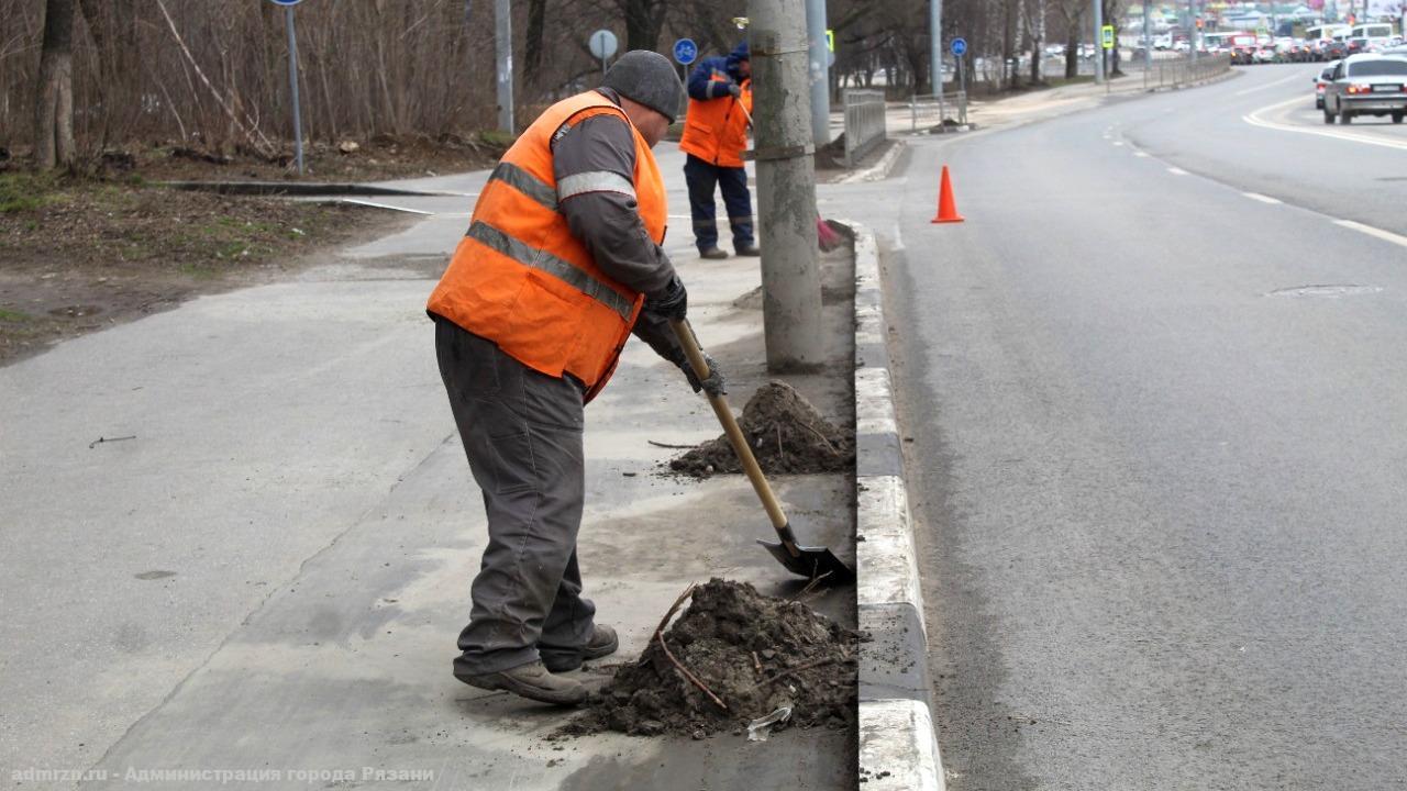 Дирекция благоустройства продолжает уборку городских территорий