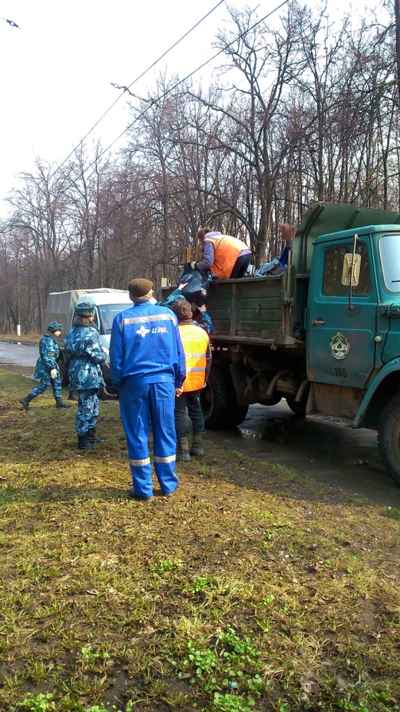 В Советском районе прошли субботники