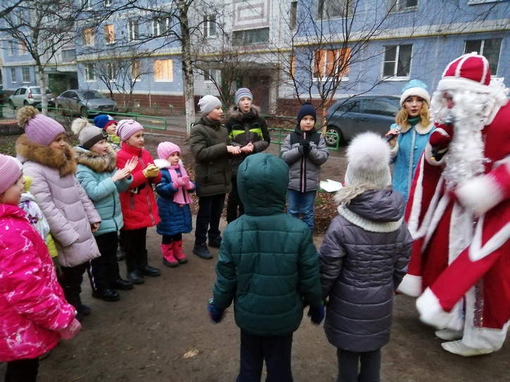 На улице Радиозаводской состоялась новогодняя конкурсная программа