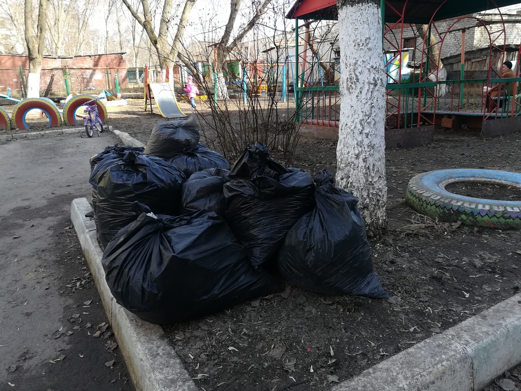 Жители улицы 1-е Бутырки приступили к благоустройству своих дворов