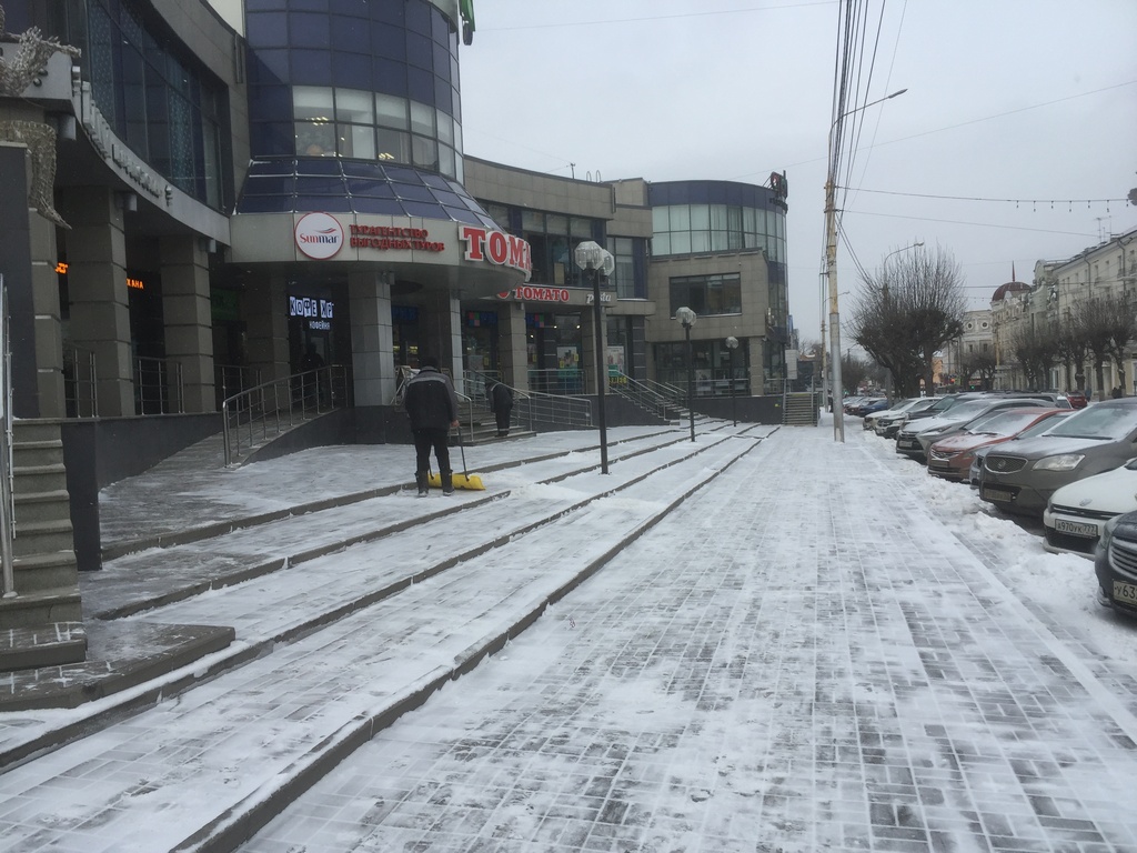 Осуществляется контроль за уборкой прилегающих территорий 28.01.2020