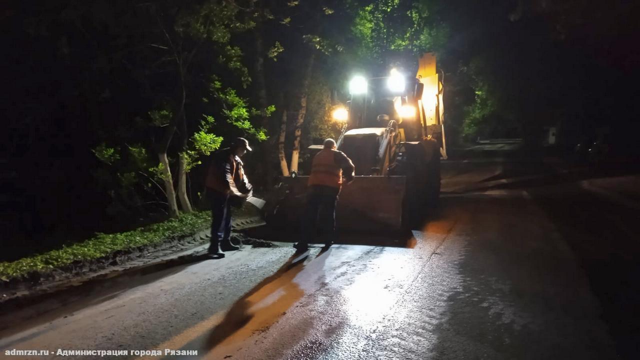 Спецтехника продолжит уборку дорог в круглосуточном режиме