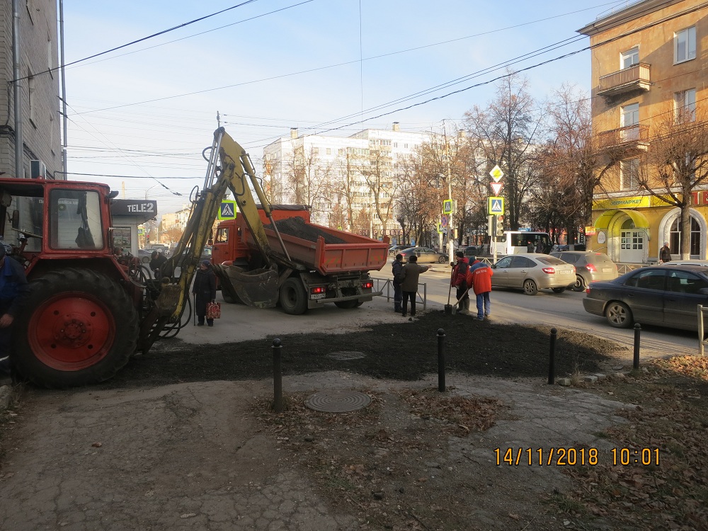 В Октябрьском районе организовали устройство покрытия из асфальтобетонного гранулята