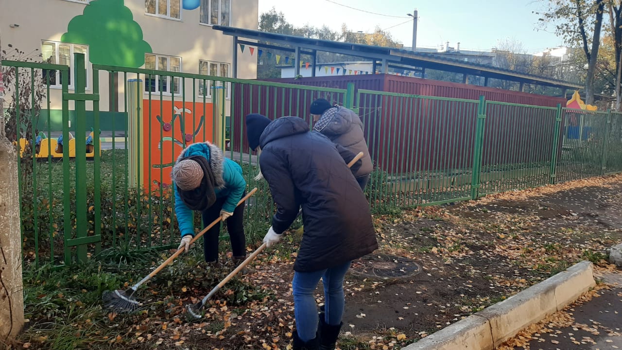 В детском саду № 33 прошел субботник