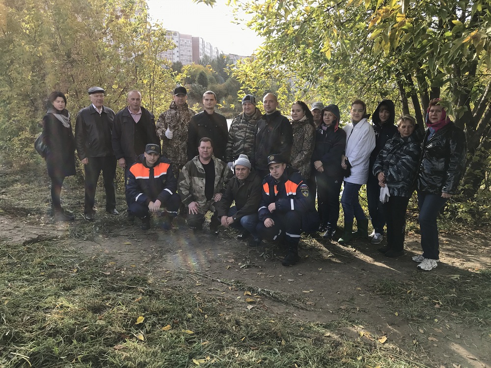 В Октябрьском районе стартовали общегородские субботники осеннего месячника по благоустройству