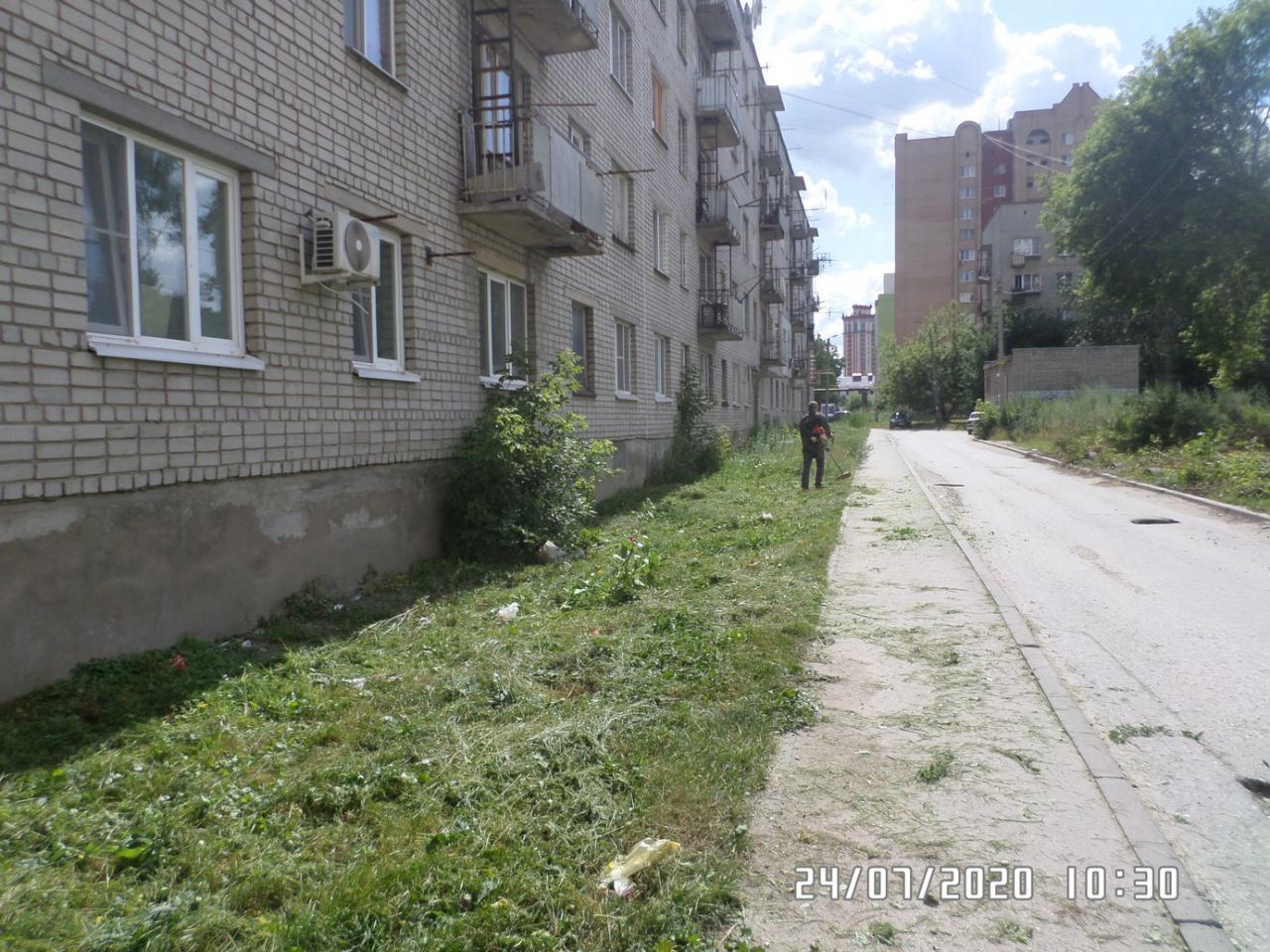 «Управление по делам территории города Рязани» Железнодорожного района продолжает организовывать работы по окосу травы муниципальных территорий