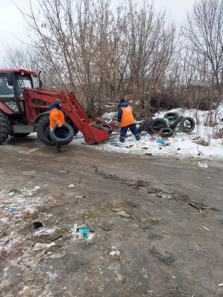 В Октябрьском районе продолжаются работы по вывозу ТБО