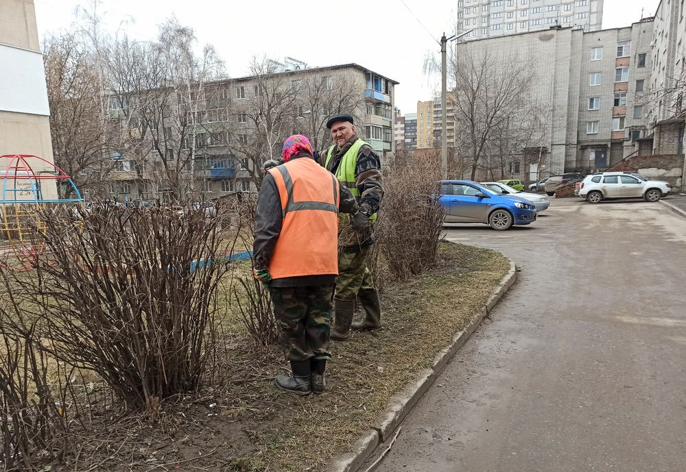 Санитарная уборка прилегающих территорий 11.03.2020