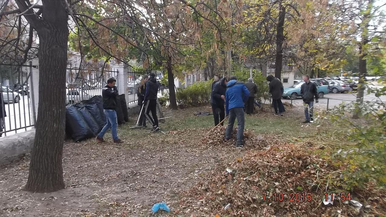 Помощь студентов в уборке города