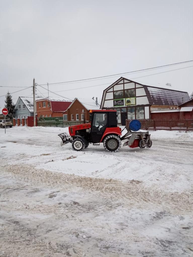 В Солотче продолжаются работы по очистке территории от снега