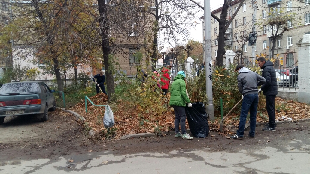 Студенты железнодорожного колледжа приняли участие в уборке города