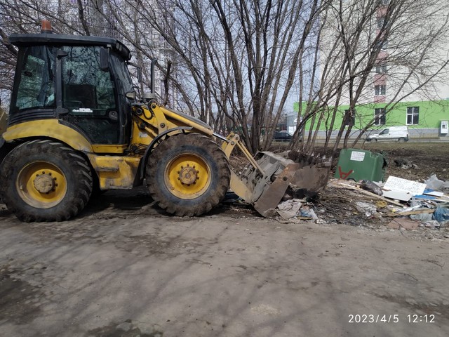 В рамках проведения весеннего месячника при помощи сторонних предприятий и организаций были организованы и проведены работы по ликвидации свалки твердых бытовых и древесных отходов в районе дома 35 по Московскому шоссе 07.04.2023