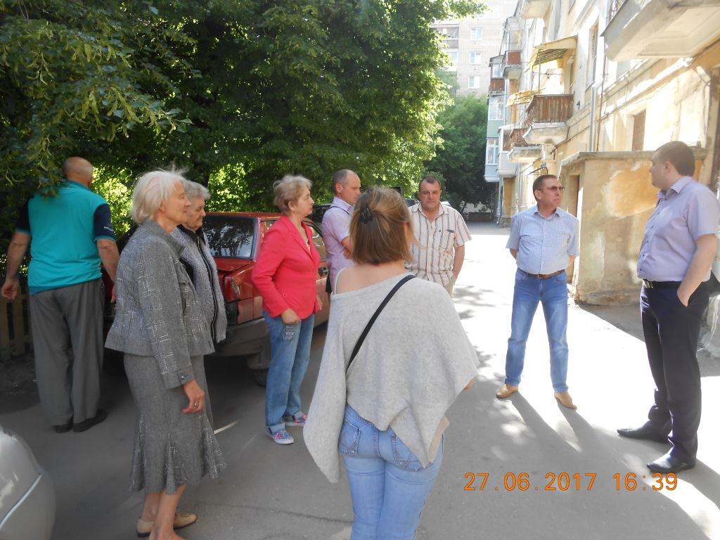 Проведены собрания жителей многоквартирных домов в связи с организацией платных парковок на центральных улицах города