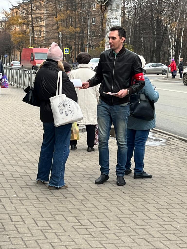 Дружинники Железнодорожного района напомнили гражданам, как не стать жертвой интернет-мошенников!