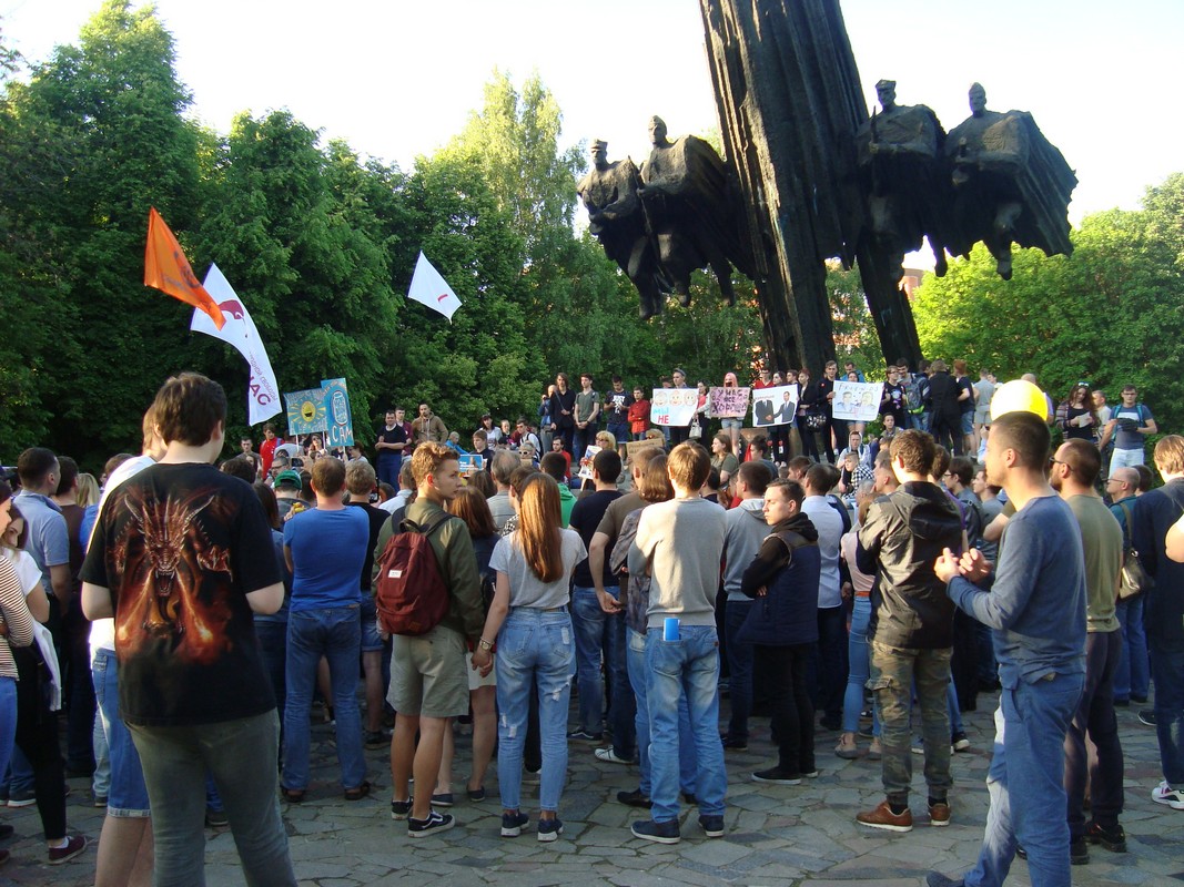 Сотрудники префектуры контролируют митинги 13.06.2017