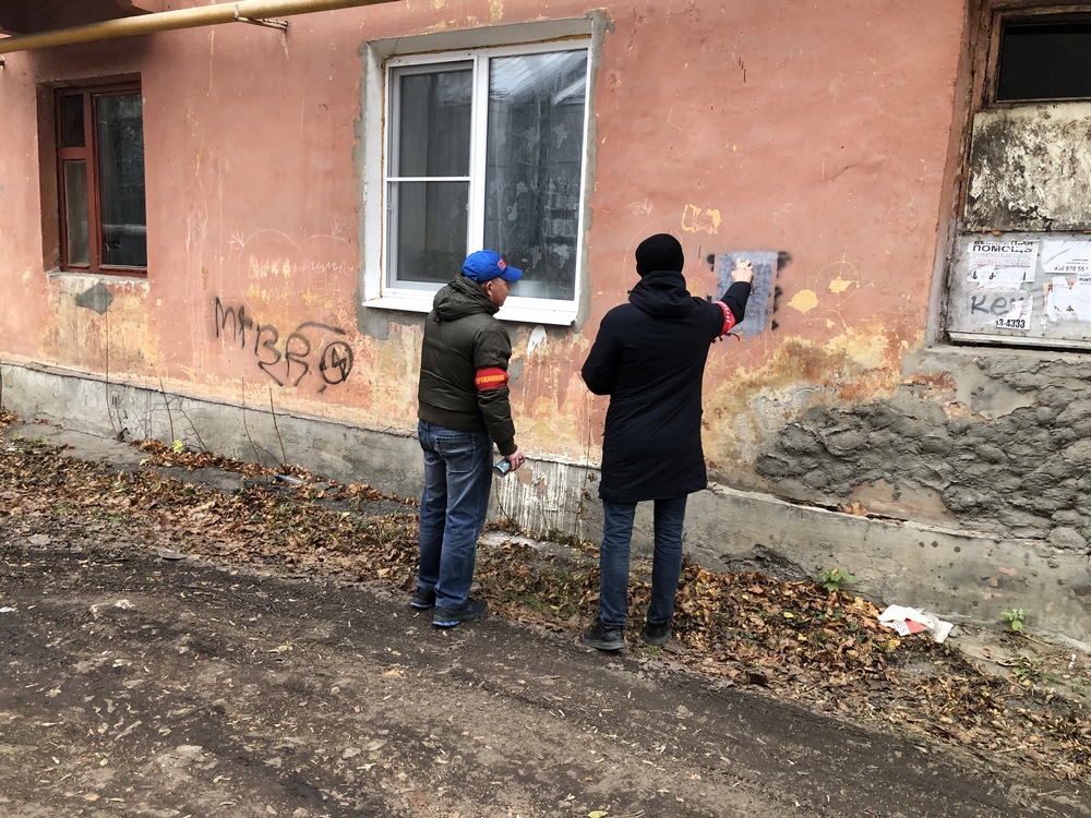 В Октябрьском районе продолжаются мероприятия по удалению надписей наркотического характера