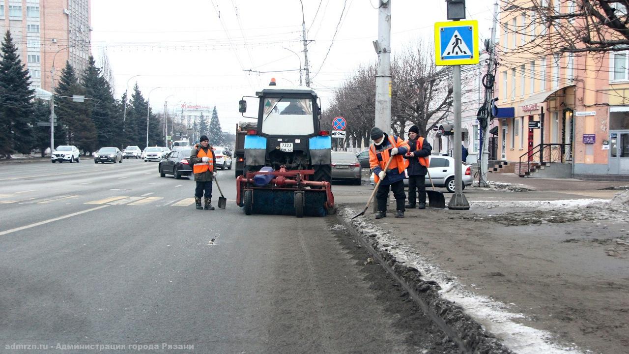 Дирекция благоустройства продолжает уборку тротуаров и сбор мусора