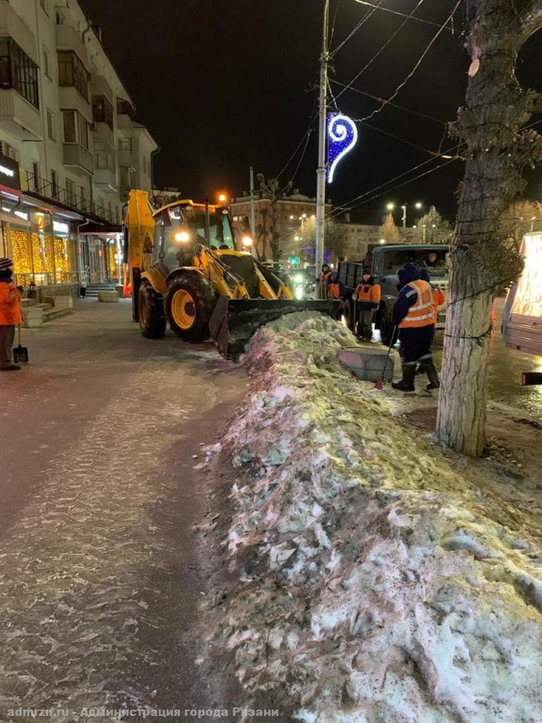 Уборка тротуаров и сбор мусора: Дирекция благоустройства проводит сезонные работы в областном центре