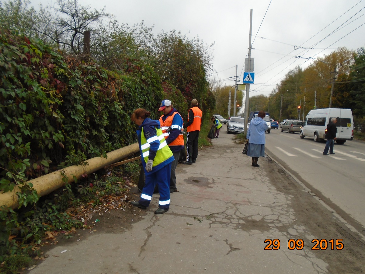 В областном центре проходит месячник по очистке территорий 01.10.2015