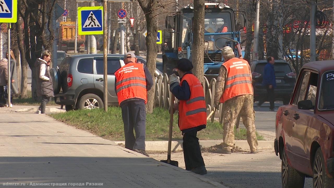 Коммунальные службы продолжают сезонные работы по благоустройству