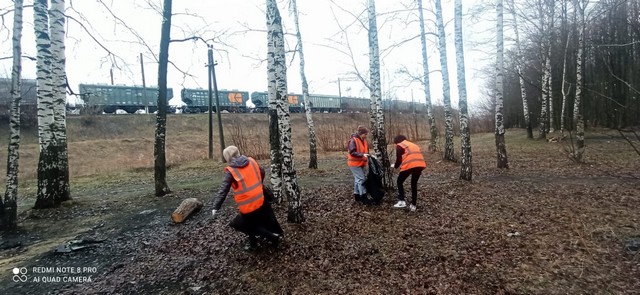 В рамках проведения весеннего месячника сотрудниками МУП "РМПТС" активно продолжаются работы по благоустройству и санитарной очистке территорий Московского района 18.04.2022