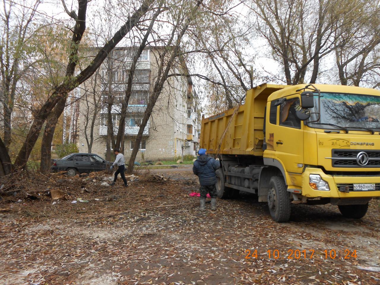 В пос. Мехзавод вывезли свалку