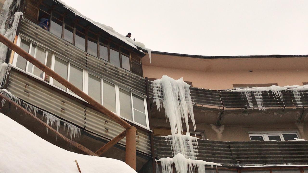 В Советском районе продолжается контроль за очисткой крыш от наледи 01.03.2021