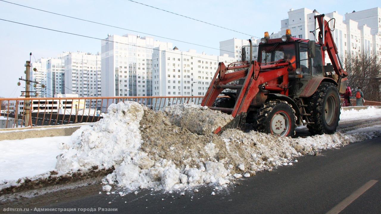 В Рязани продолжается уборка тротуаров и общественных территорий