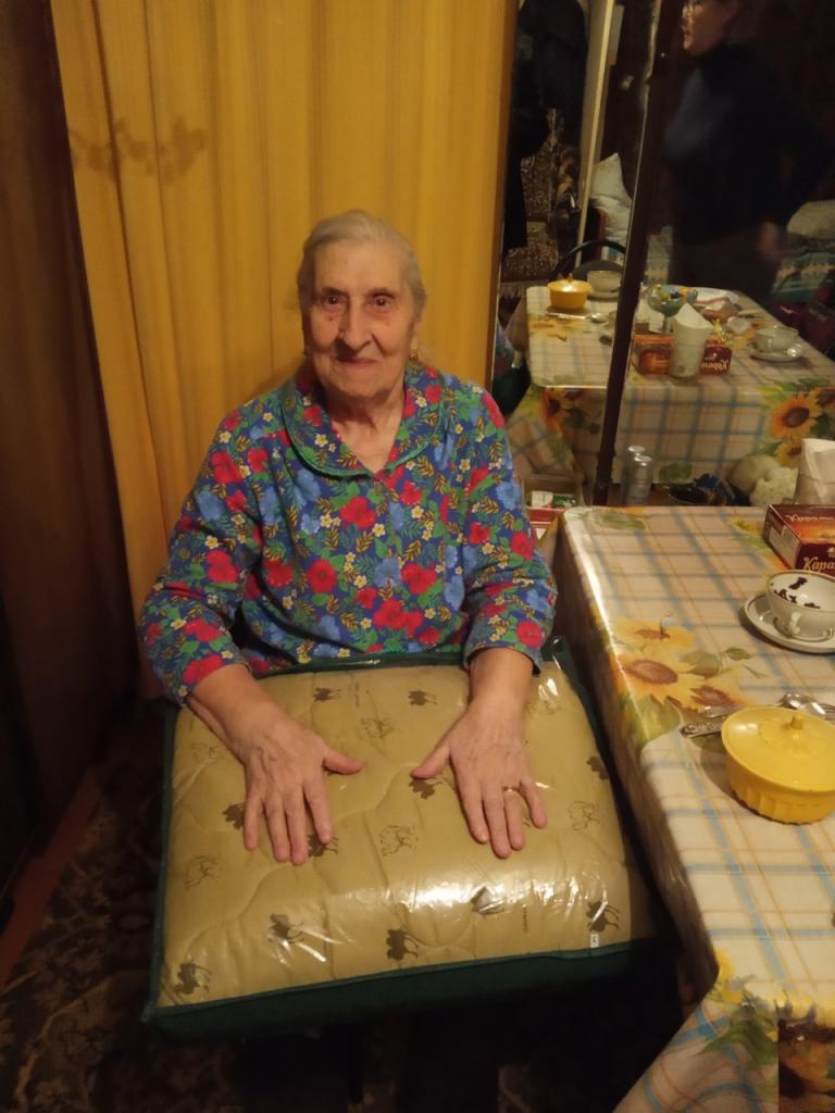 Префектура Советского района поздравила Новичкову Александру Ивановну с 90-летием