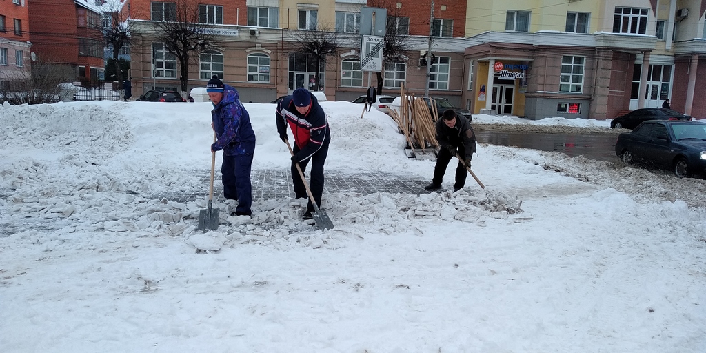 Большой субботник: сотрудники МКУ "УДТ города Рязани" приняли участие в уборке городских территорий