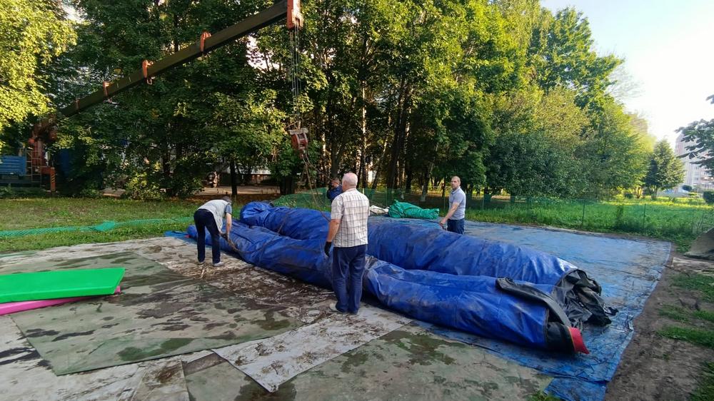 В Октябрьском районе продолжаются мероприятия  по  демонтажу незаконно размещённых игровых аттракционов