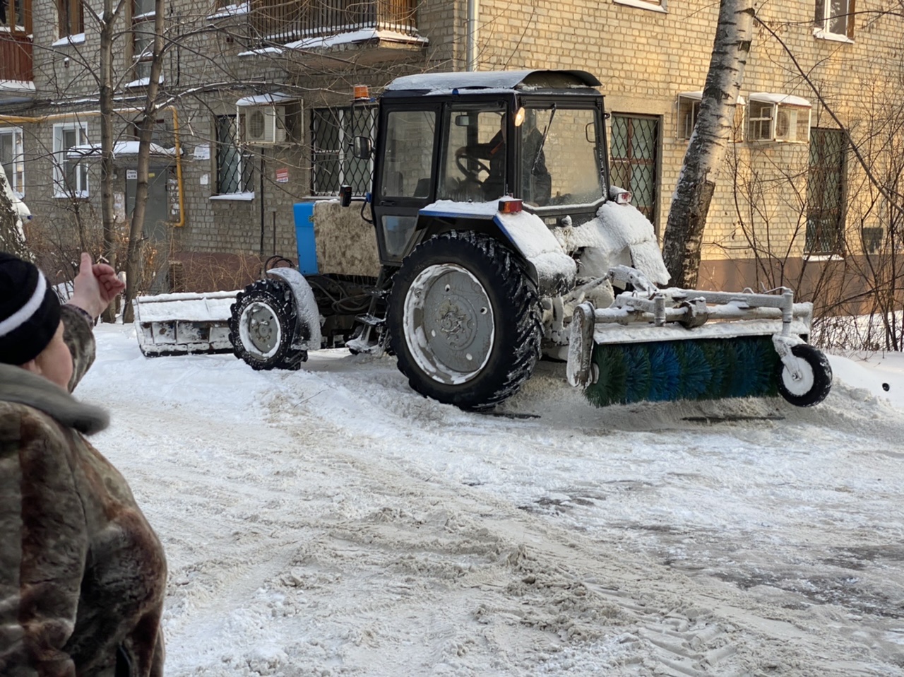 Работники МКУ «УДТ города Рязани» Октябрьского района продолжают мониторинг дворов и улиц на очистку от снега