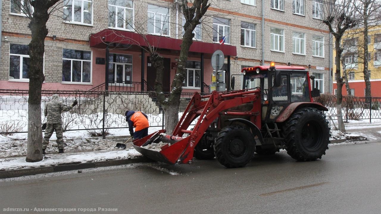 Уборка тротуаров и сбор мусора: Дирекция благоустройства проводит сезонные работы в областном центре