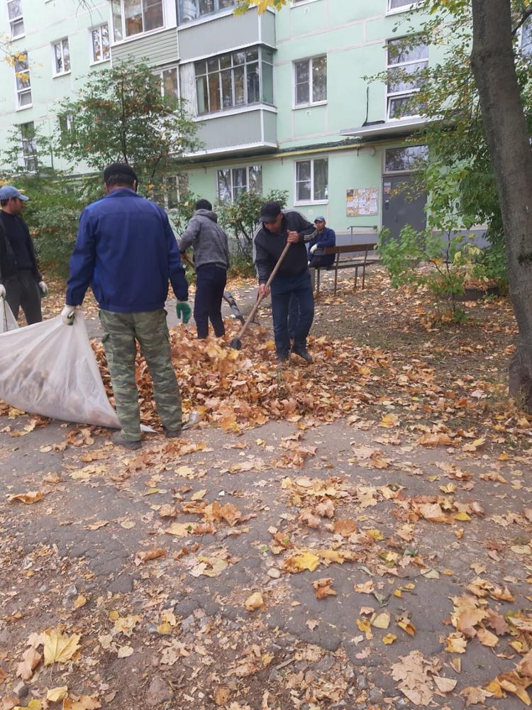 В Октябрьском районе проводятся работы по благоустройству дворовых территорий