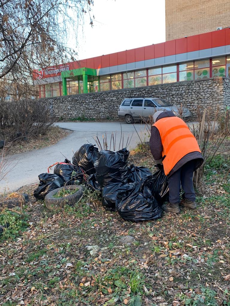 Уборка территории от мусора 11.11.2021