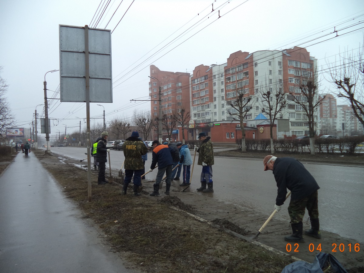 В субботнике, организованном Московской префектурой, приняли участие предприятия и организации района 04.04.2016