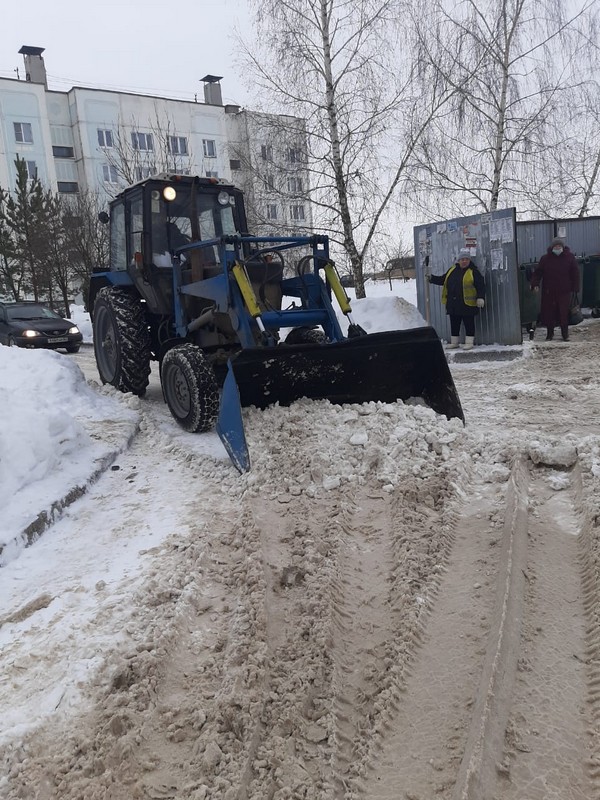 Уборка от снега  дворовых территорий Московского района 25.01.2021