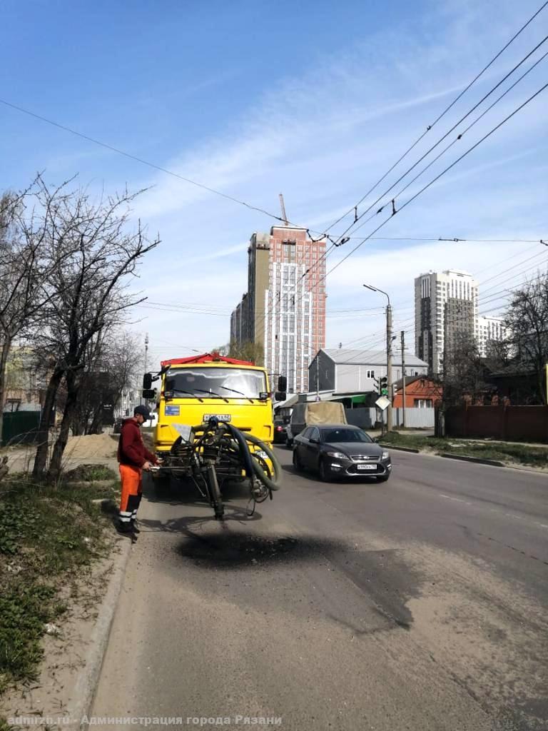 В областном центре продолжается ямочный ремонт